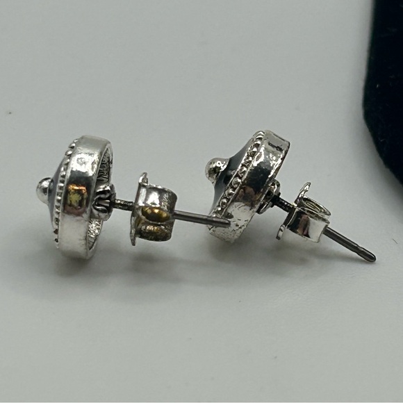 Elegant Black and Silver Tone 'Costume Jewelry' Ring SZ. 8 & 2 Sets of earrings - Picture 3 of 16